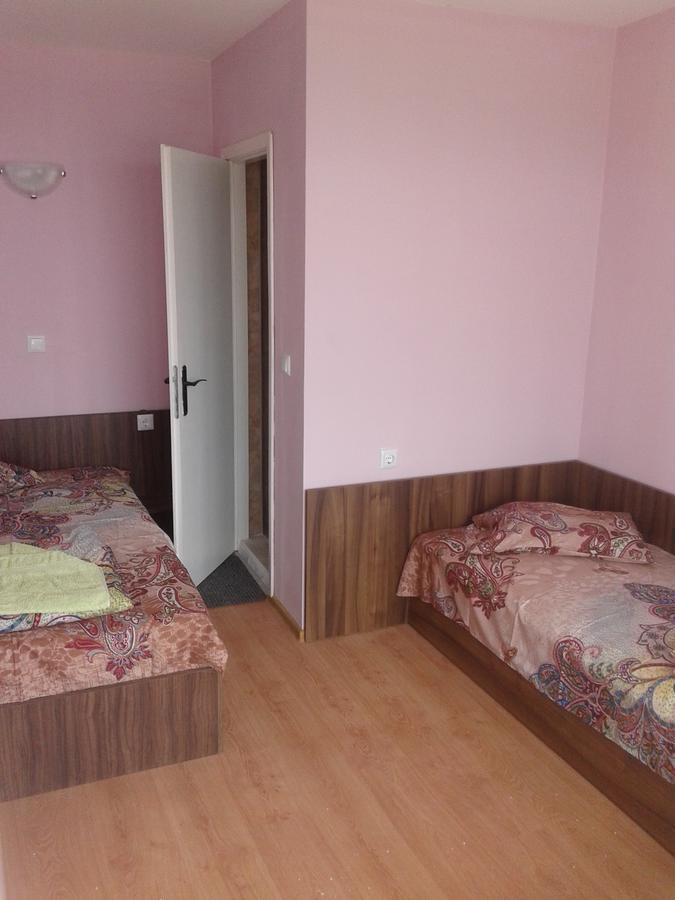 Family Hotel Ludo Varna Exterior photo
