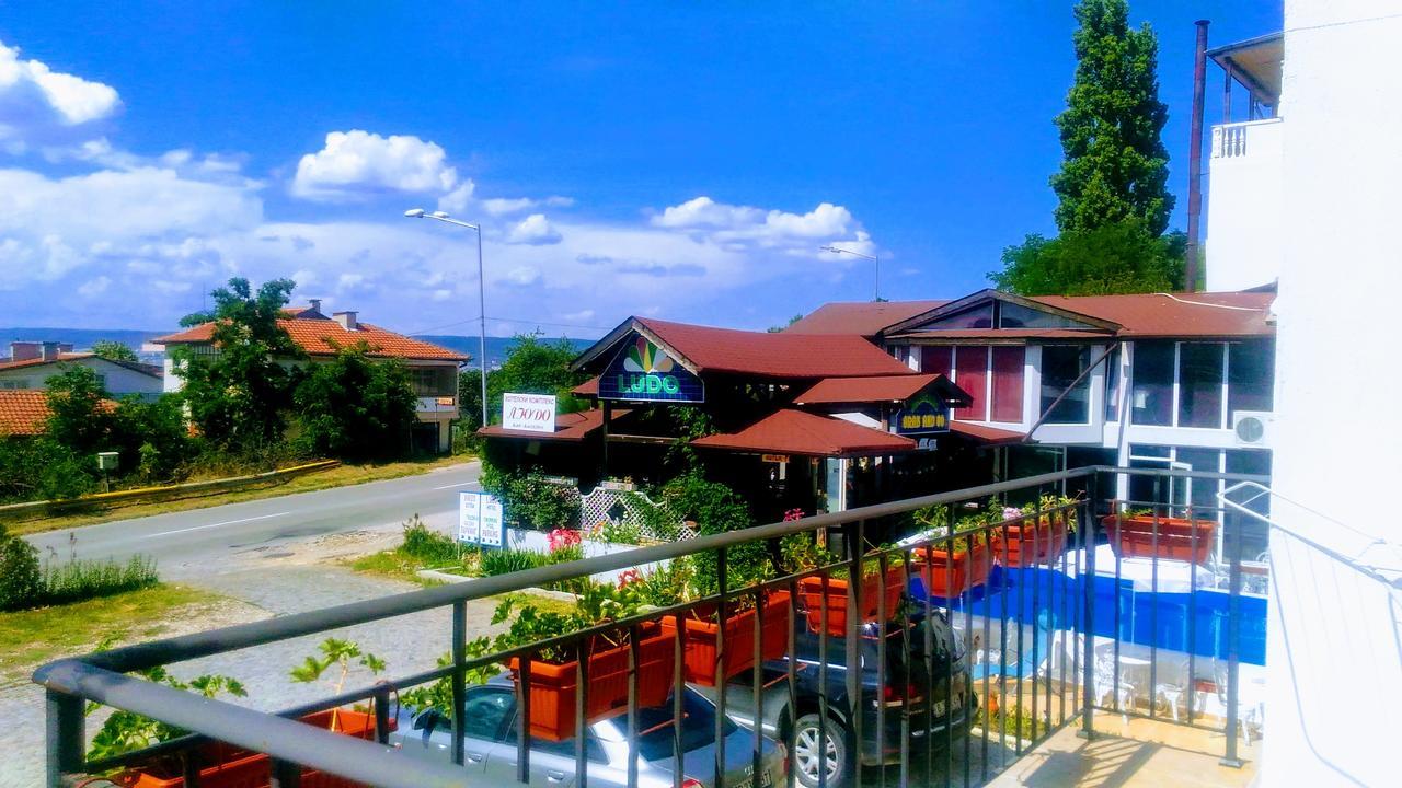 Family Hotel Ludo Varna Exterior photo