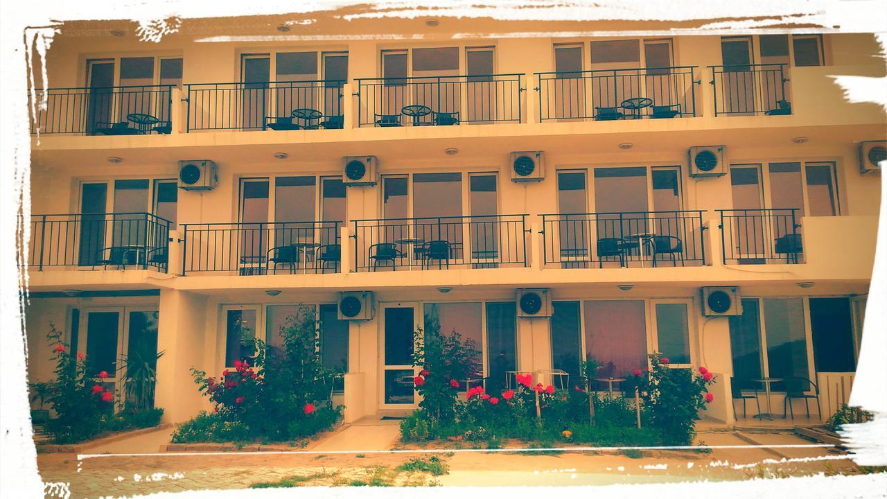 Family Hotel Ludo Varna Exterior photo